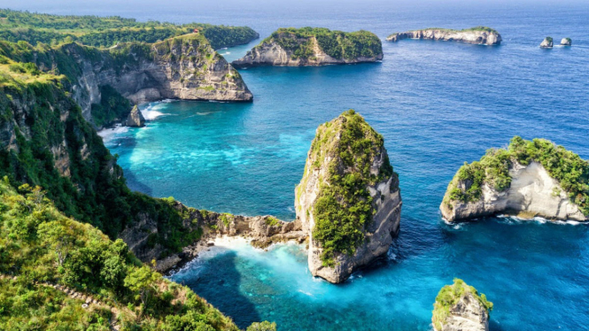 Nusa Lembongan yang menawarkan pemandangan eksotis
