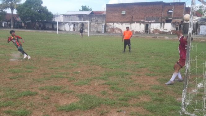 Kiper Persega B, Dastant menepis tendangan pinalti Persega A