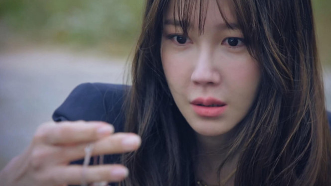 Lee Ji Ah saat berperan sebagai Shim Su Ryeon di The Penthouse
