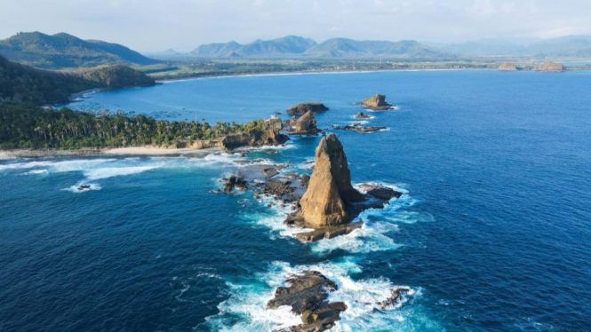 Panorama Pantai Papuma dari Siti Hinggil
