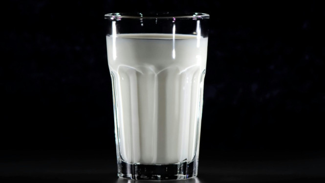Segelas Susu dengan Segudang Manfaat (Alexas Fotos/Pexels)