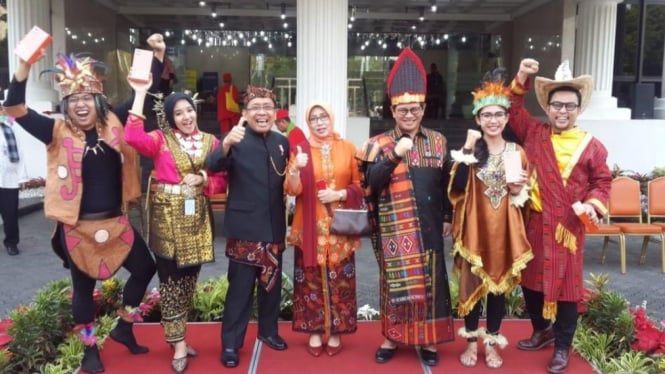Cara Membuat Pakaian Adat Indonesia