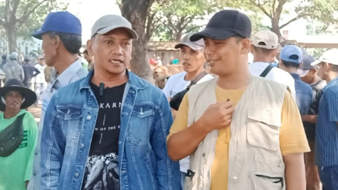 Hadi Siswanto diwawancara Jurnalis VIVA News, Venus Hadi (kanan)