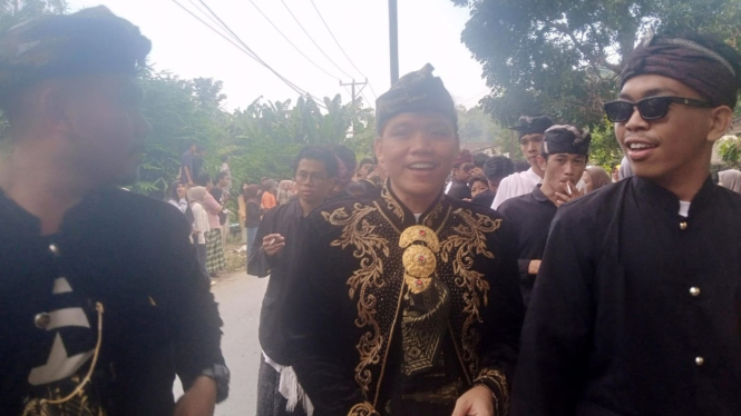 Iringan Kecimol semarakkan pengantin dalam prosesi Nyongkolan