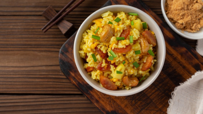 Nasi Goreng Telur Sosis, Menu Simple Bikin Disayang Anak