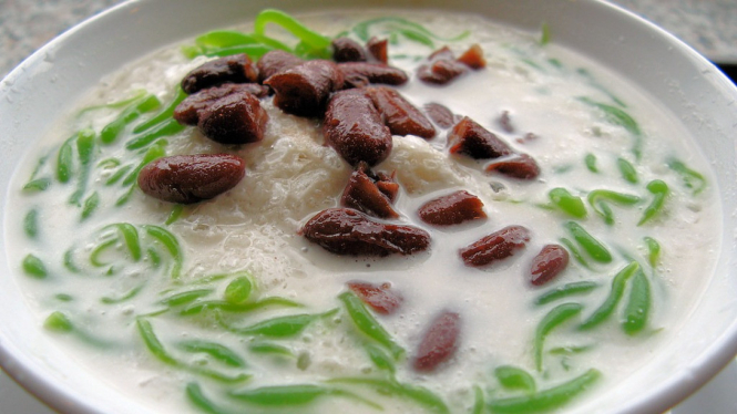 Es cendol, minuman tradisional pelepas dahaga.