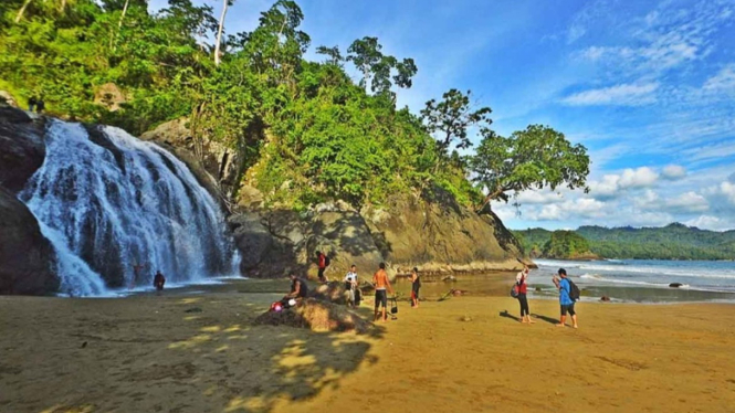 Banyu Anjlok Adalah Tempat Wisata di Malang Yang Memiliki Keunikan