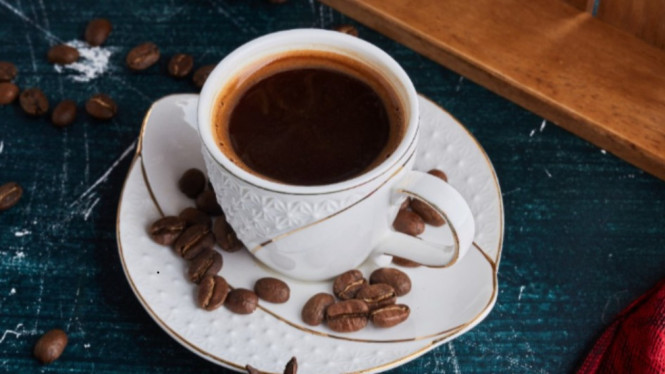 体のためにアメリカーノコーヒーを飲むことの8つの利点、肝臓病を予防するためにカロリーの燃焼を助けます
