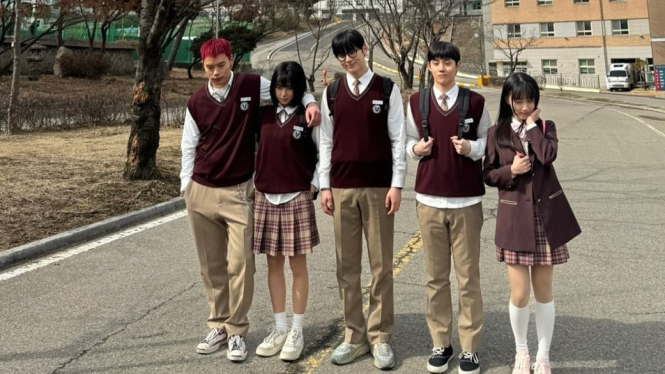 Para pemeran drama Korea Study Group