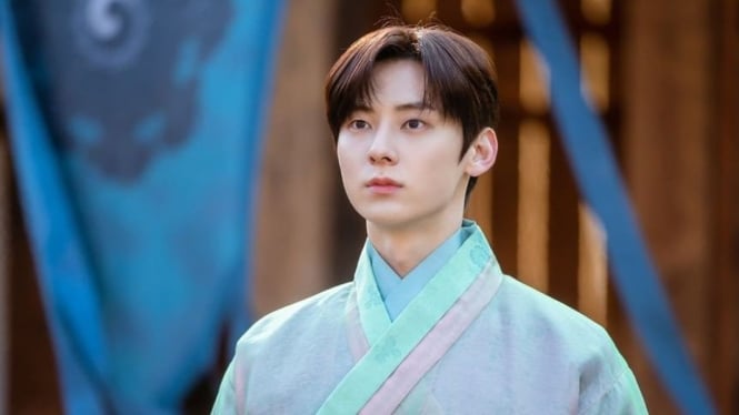 Aktor tampan, Hwang Min Hyun, saat membintangi Alchemy of Souls