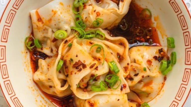 Wonton chili oil yang pedas dan nikmat