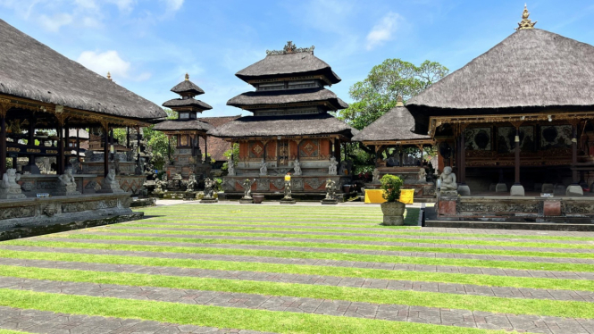 Ciri Khas Bangunan Bali Yaitu Corak dan Ukiran yang Indah