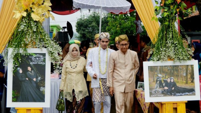 Arti penyambutan ketika menikah dengan adat