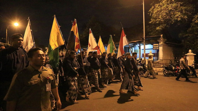 Mubeng Beteng, Salah Satu Tradisi Malam Suro di Yogyakarta