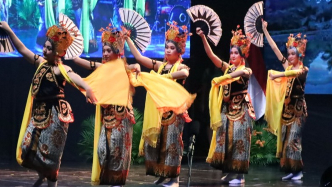 Tari Gandrung yang dilakukan oleh Suku Osing