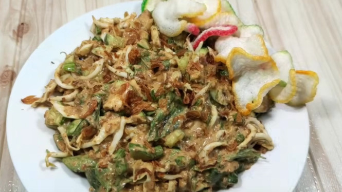 Karedok dan Kumpulan Kerupuk yang Bikin Ngiler