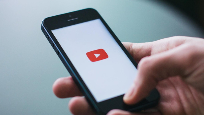 Nikmati video YouTube langsung dari galeri dengan mud