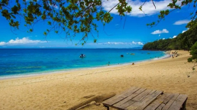 pemandangan kawasan pantai likupang