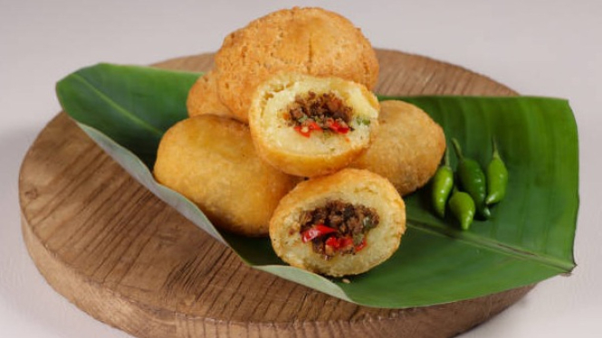 Resep combro, gorengan singkong isi oncom pedas