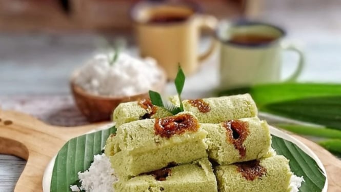 Menikmati Kue Putu yang Legend dari jaman SD