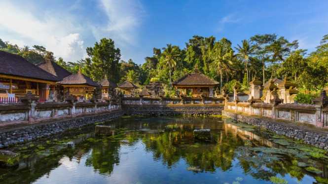 Suasana pura tirta empul