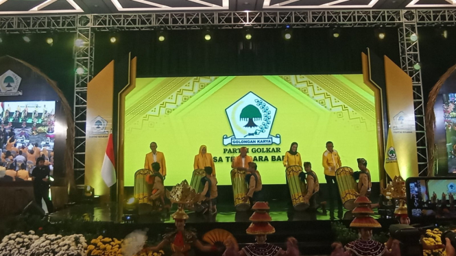 Sekjen Bersama Bendahara Umum DPP Partai Golkar Buka