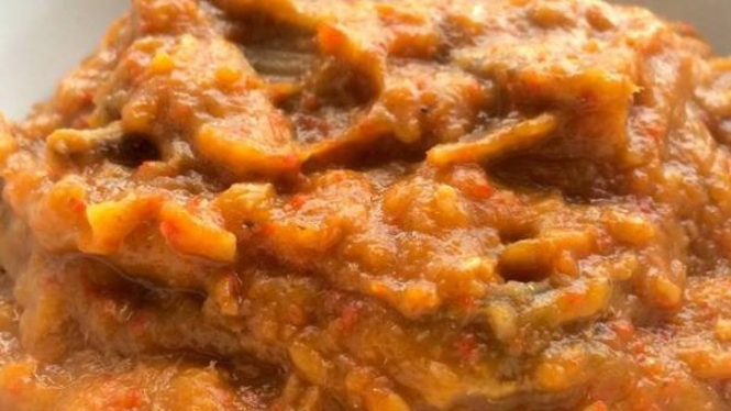 Sambal tempoyak, kombinasi unik fermentasi durian dengan cabai.