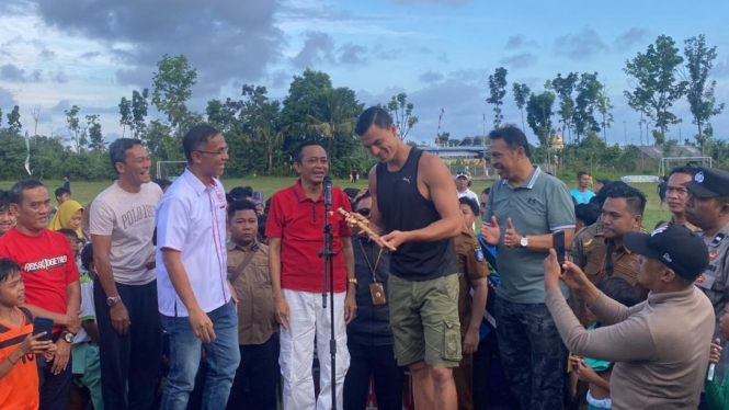 Emil Audero bersama sang ayah, Bupati, Sekda dan Kadispora