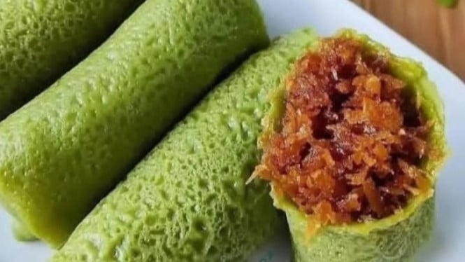 Kulit dadar gulung yang lembut berpadu dengan isian yang manis