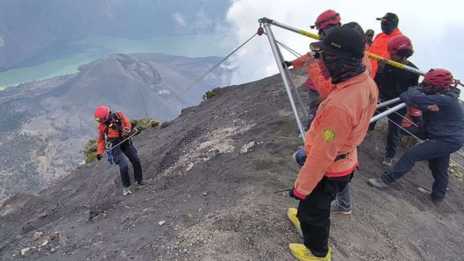 Upaya evakuasi Juliana Marins di gunung Rinjani