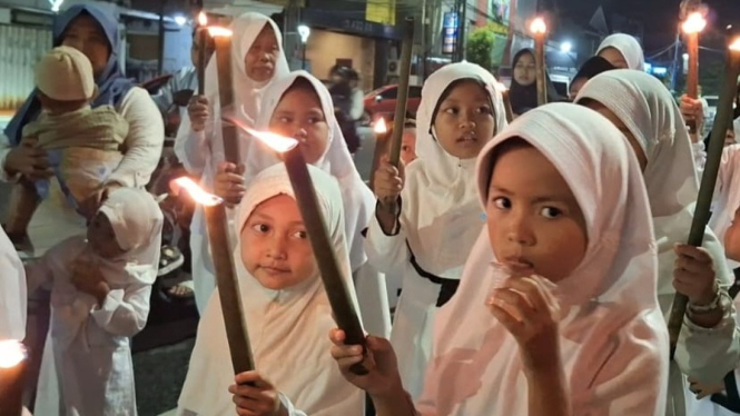 Ribuan Warga Jember Pawai Obor Sambut Tahun Baru Islam