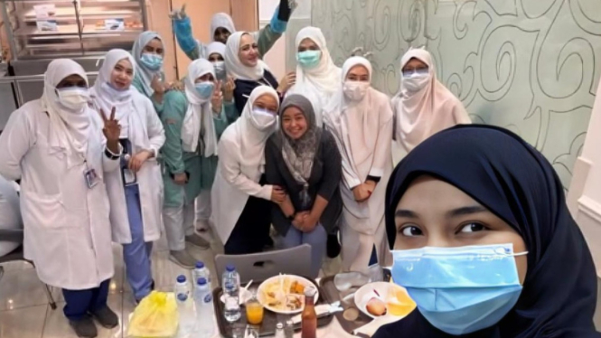 Alumni Unej Jadi Perawat ICU di Makkah: “Home, Work, Al-Haram”