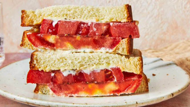 Tomat dalam Roti, 4 Ide Sandwich Segar Anti Gagal!