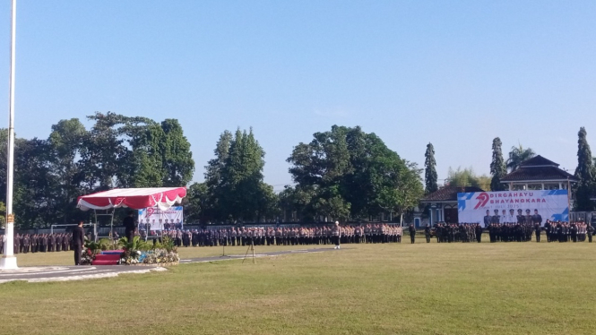 Kapolres Lombok Barat, AKBP Yasmara Harahap, pimpin upacara
