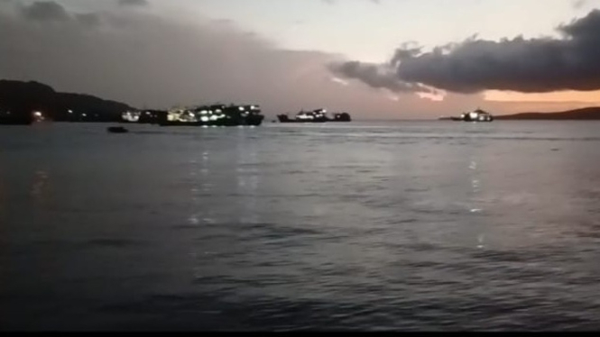 Kapal penyelamat menyisir seluruh areal perairan selat Bali