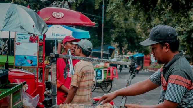 Jualan makanan anak sekolah yang simpel tapi untungnya lumayan