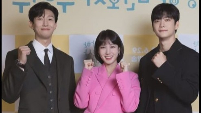 Drakor Extraordinary Attorney Woo (2022)  yang pas untuk ditonton