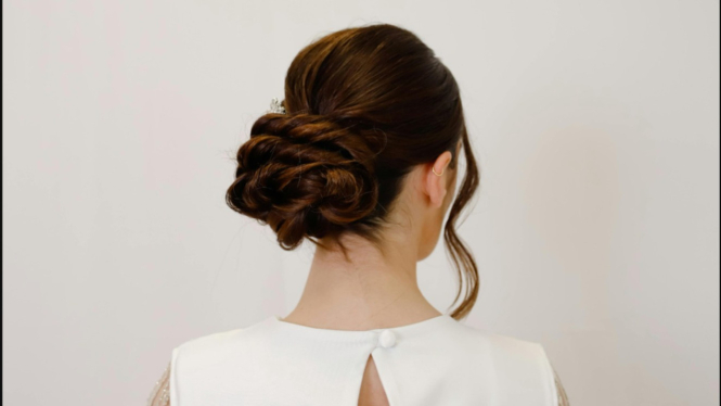 Cara Bikin Rambut Updo Tanpa ke Salon