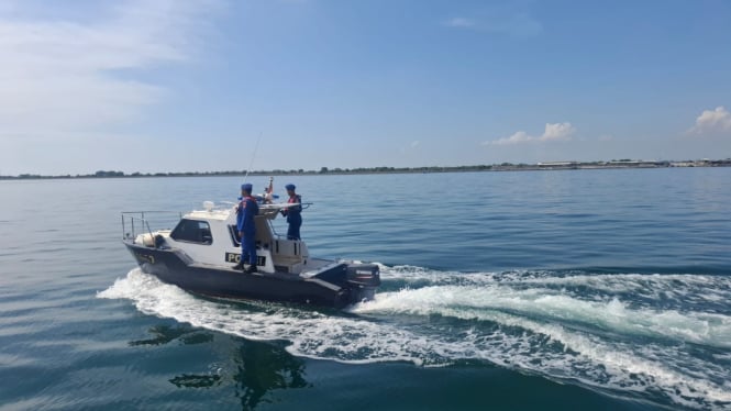 Tim Satpolairud Situbondo menyisir perairan Pandean untuk