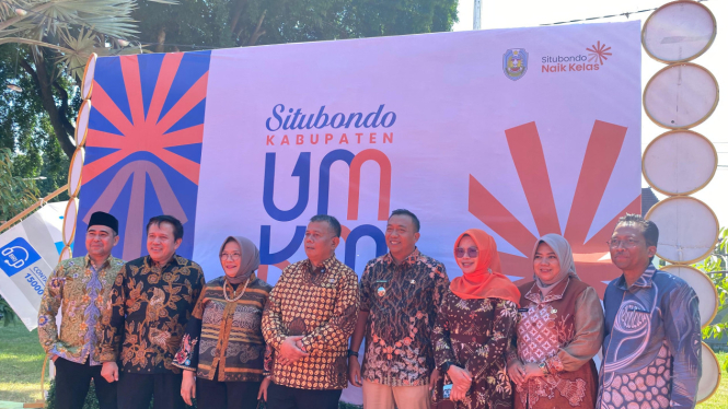 Wamen UMKM RI Helvi Moreza bersama Bupati Situbondo