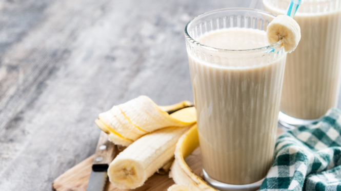 Smoothies Pisang yang Kelihatan Segar