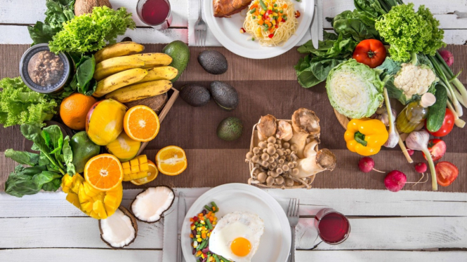 Mengkonsumsi Makanan Sehat