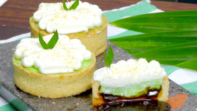 Tart pandan kelapa gula aren, camilan pelengkap kopi atau teh