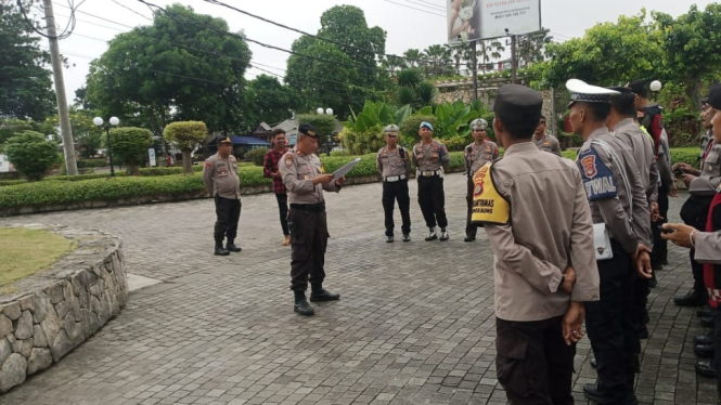Jelang pelaksanaan lomba, personel Polres Lombok Barat