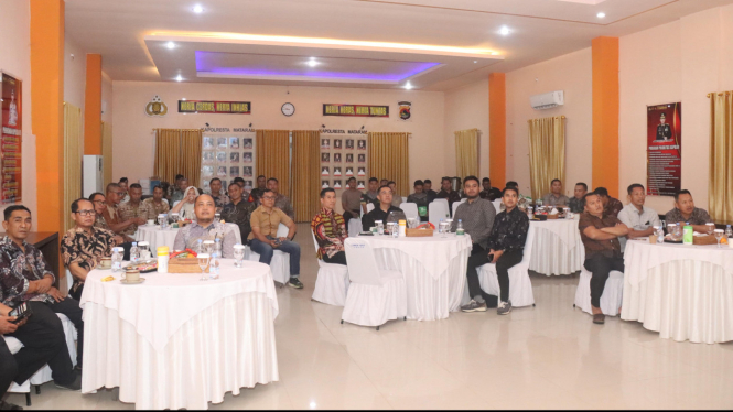 Kapolresta Mataram Bersama Jajaran Nonton Bareng Wayang