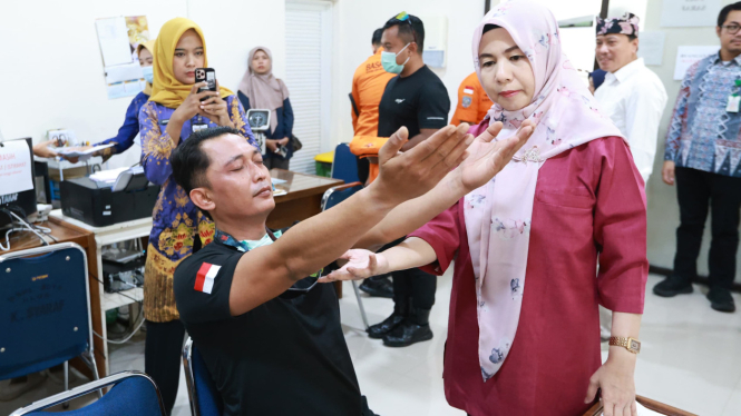 Tim Pencari Bawah Laut periksa kesehatan di RSUD Blambangan