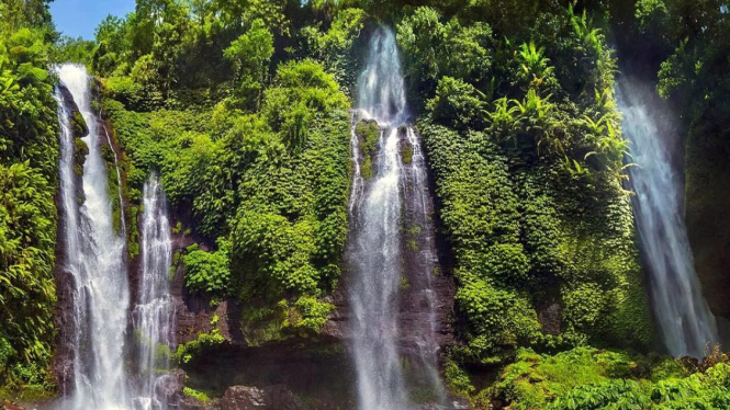 Keindahan air terjun sekumpul bali