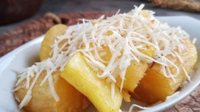 Singkong keju gurih , camilan klasik yang  menggoda selera.