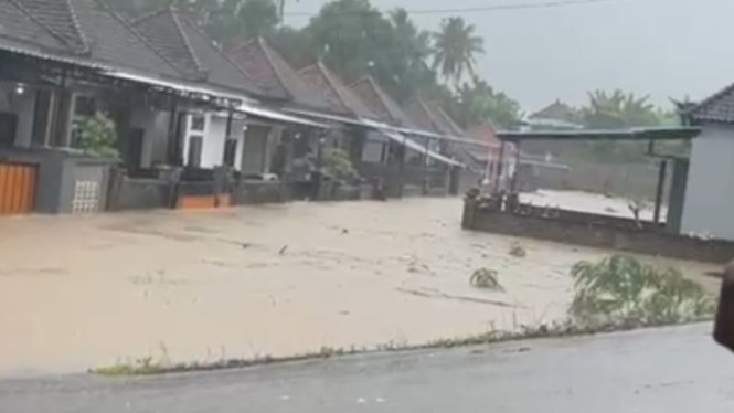Ratusan rumah warga terendam banjir