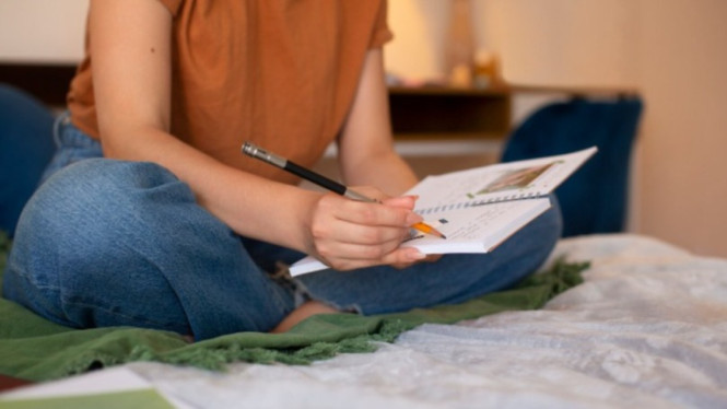 Menulis to-do list sebelum tidur akan buat anda sukses